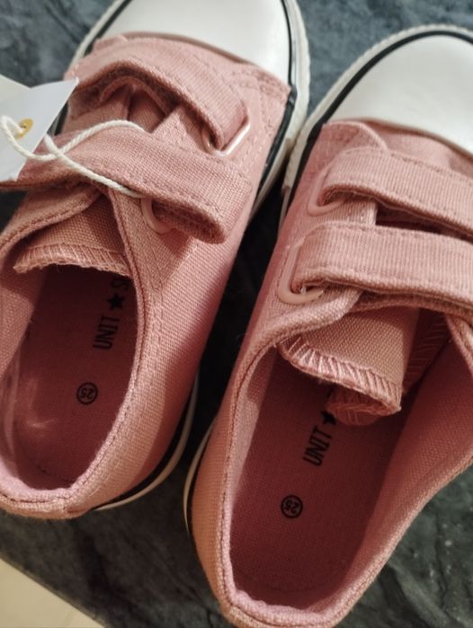 Sapatilhas Rosa Novas da Unit Shoes