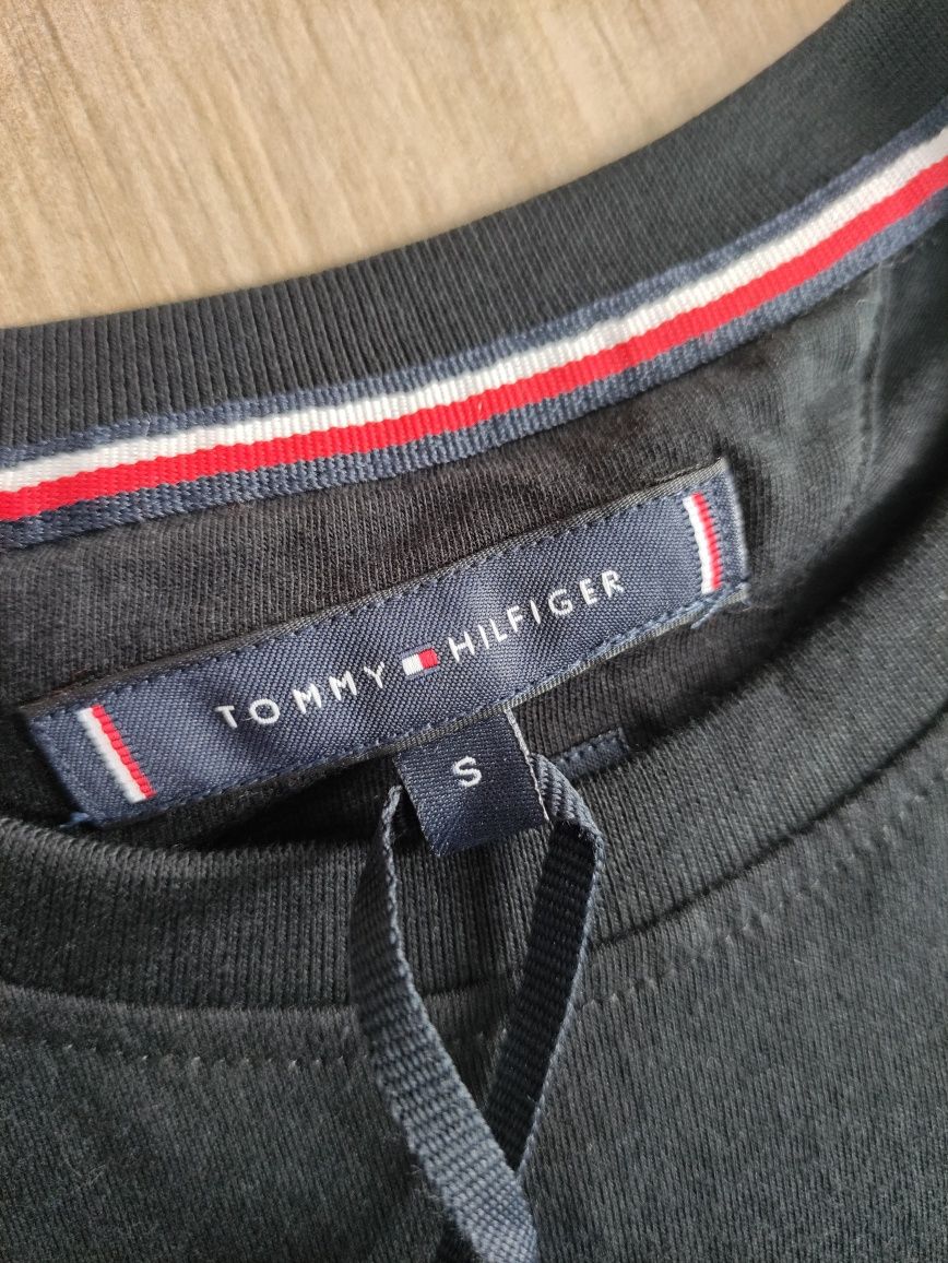 T-shirt Tommy Hilfiger, nowy z metką, pełna rozmiarówka