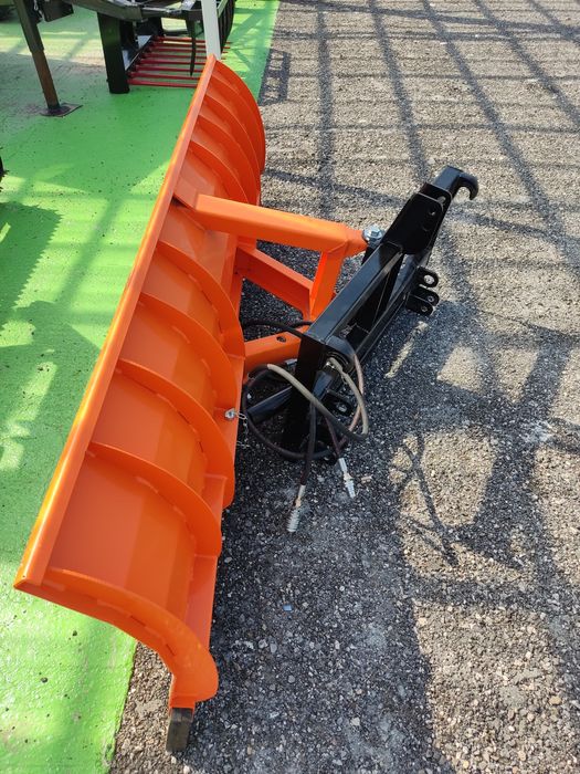 Pług śnieżny – regulacja kąta pracy. Transport.