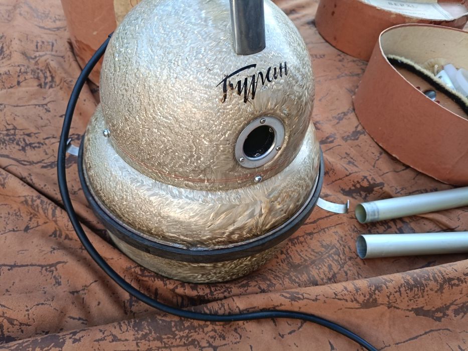 Пилосос буран ретро