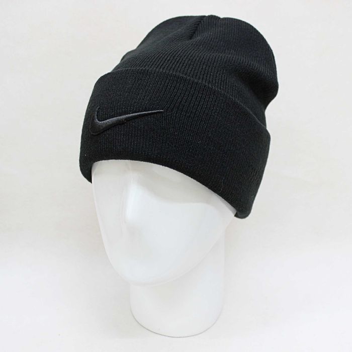 Тепла шапка найк (Nike) чорного кольору з чорною вишивкою з боку
