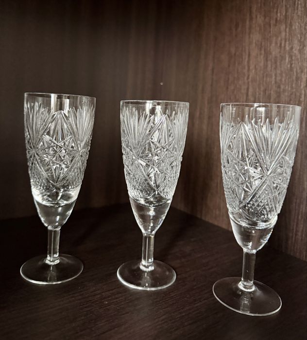 Набір кришталевої посуди: графін, 3 бокали та 2 маленькі вази