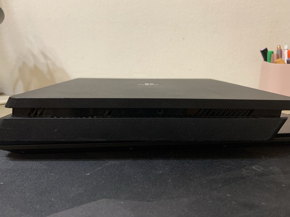 PlayStation 4 1TB Slim 2 геймпади