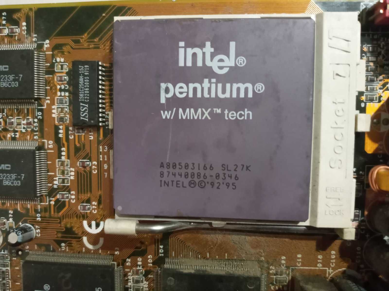 Процесор Intel Pentium MMX 166 CPGA (Socket 7)