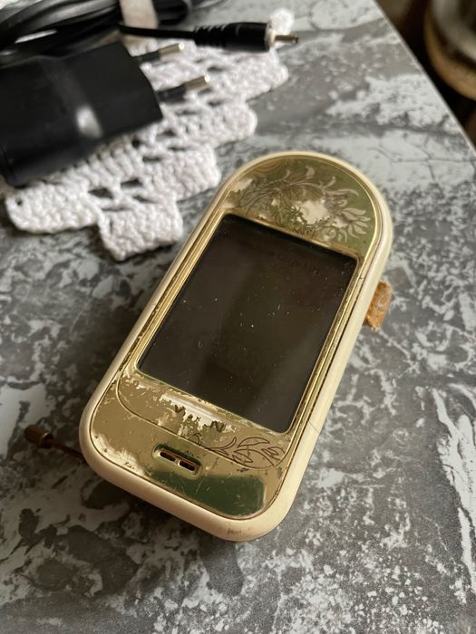 Stara telefon kultowa Nokia 7370 Gold
