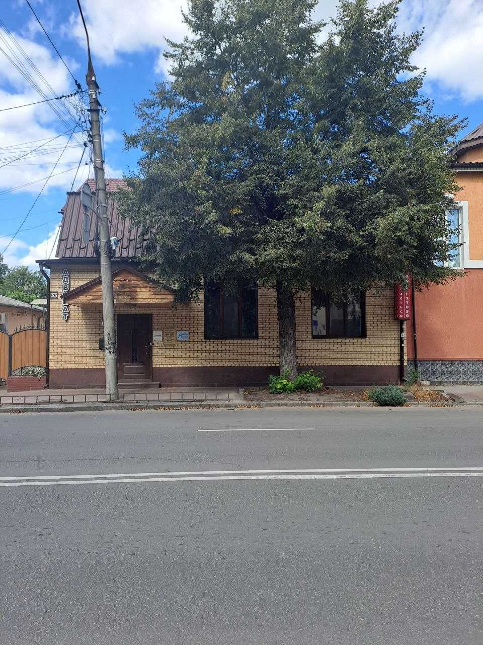 Продаж офісного приміщення, центр, фасад
