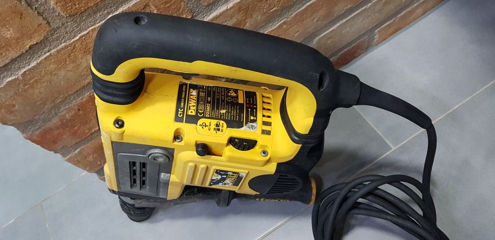 DEWALT D25602 Młotowiertarka SDS-MAX 1250W 8J