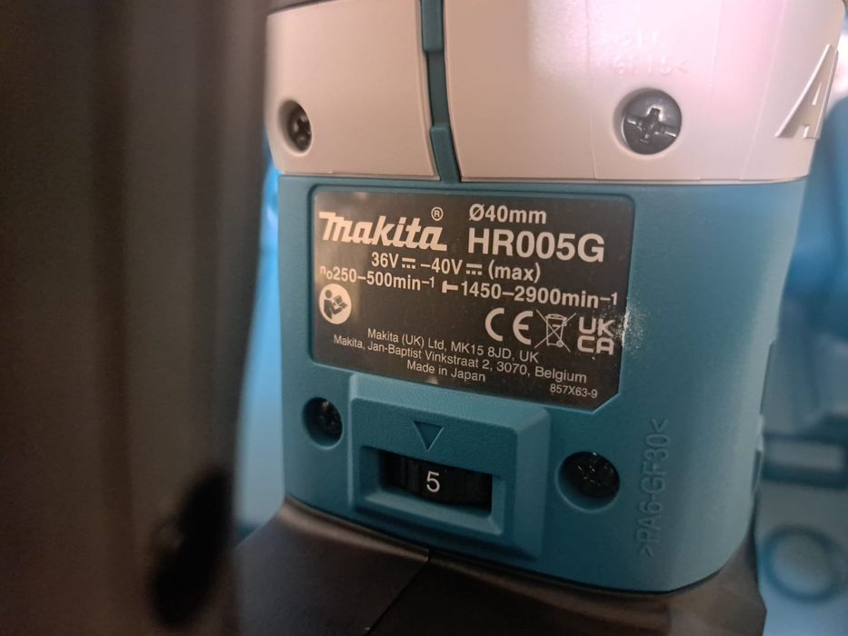 Makita Młot Udarowo Obrotowy 40V SDS MAX HR005G