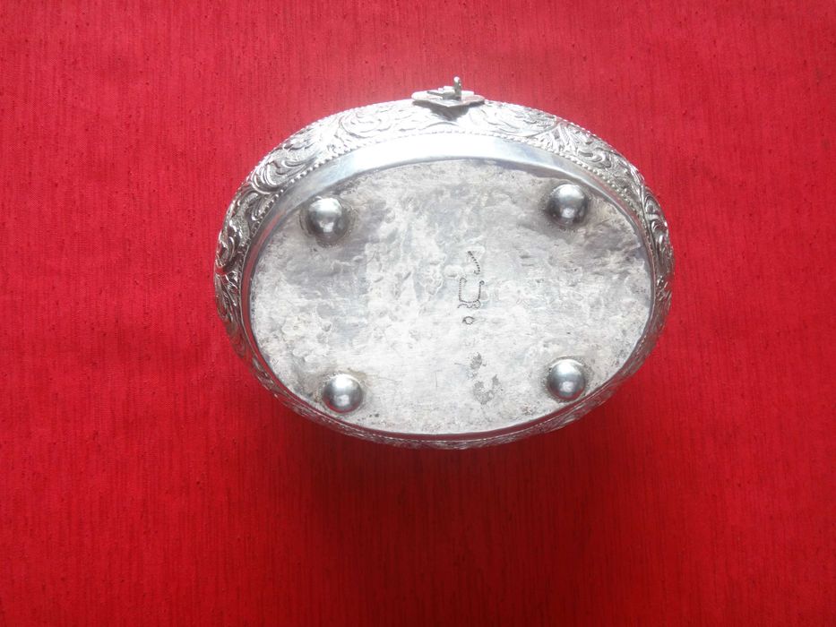 Srebrna szkatułka ażurowa