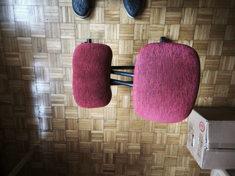 Klęcznik krzesło kółka do pracy przy komputetze