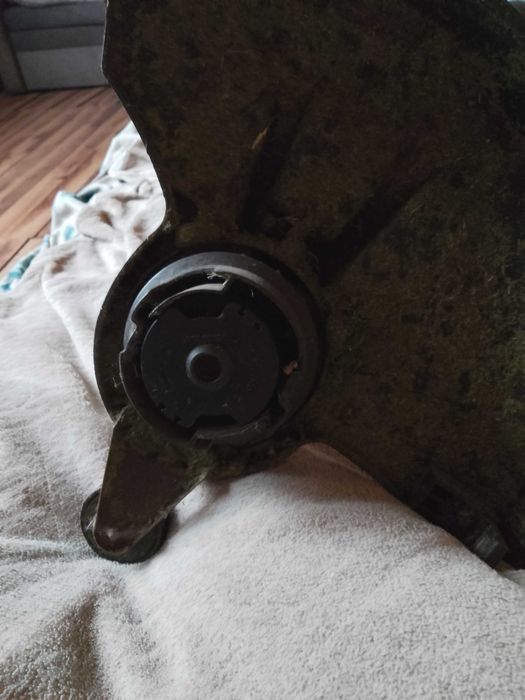 Witam mam do sprzedania podkaszarke firmy lider brakuje jednej czesci