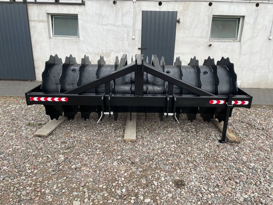 Wał do pryzm 3m, kukurydzy, sianokiszonki