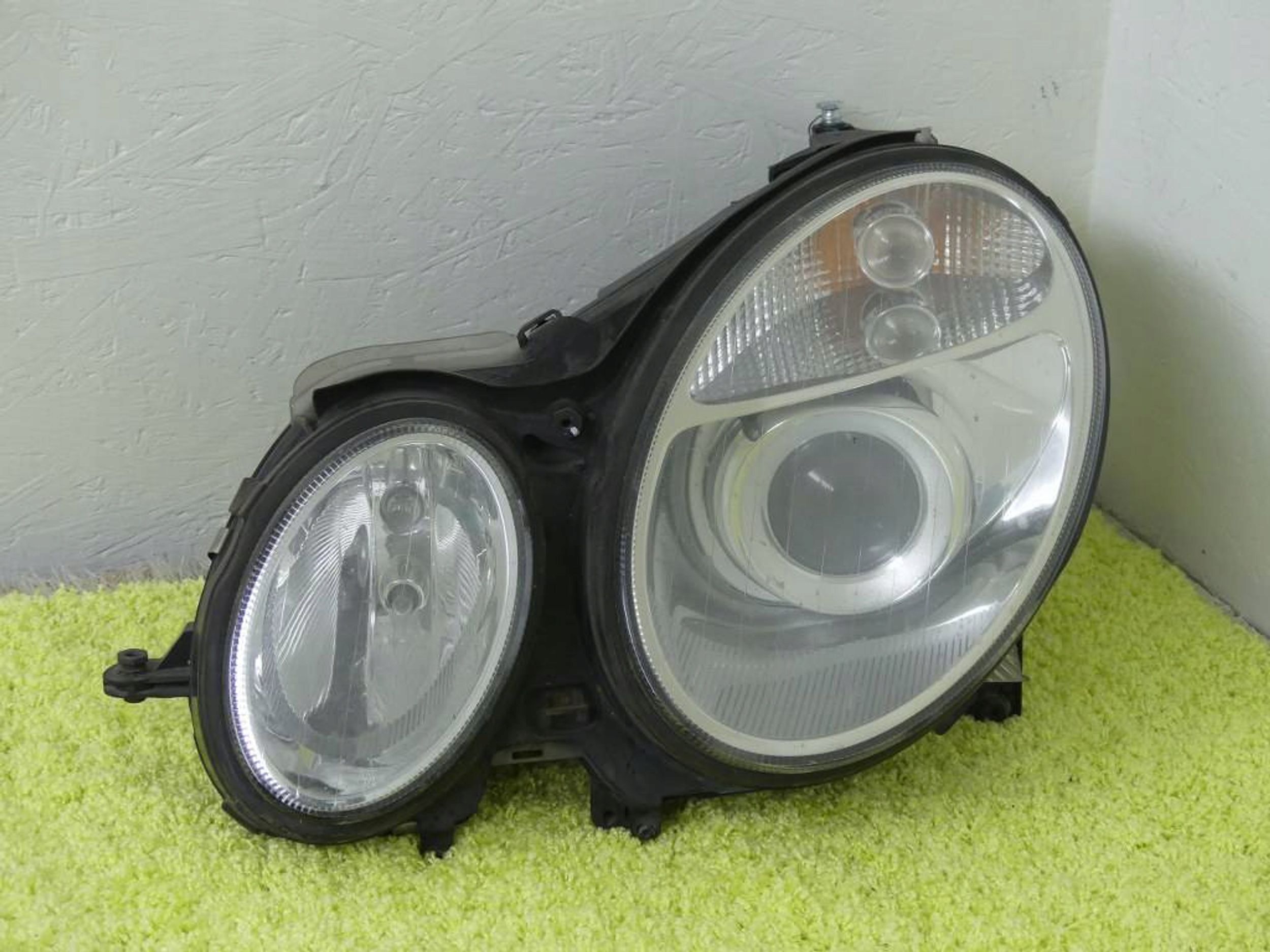 Lampa przód lewa mercedes E soczewka Europa Super