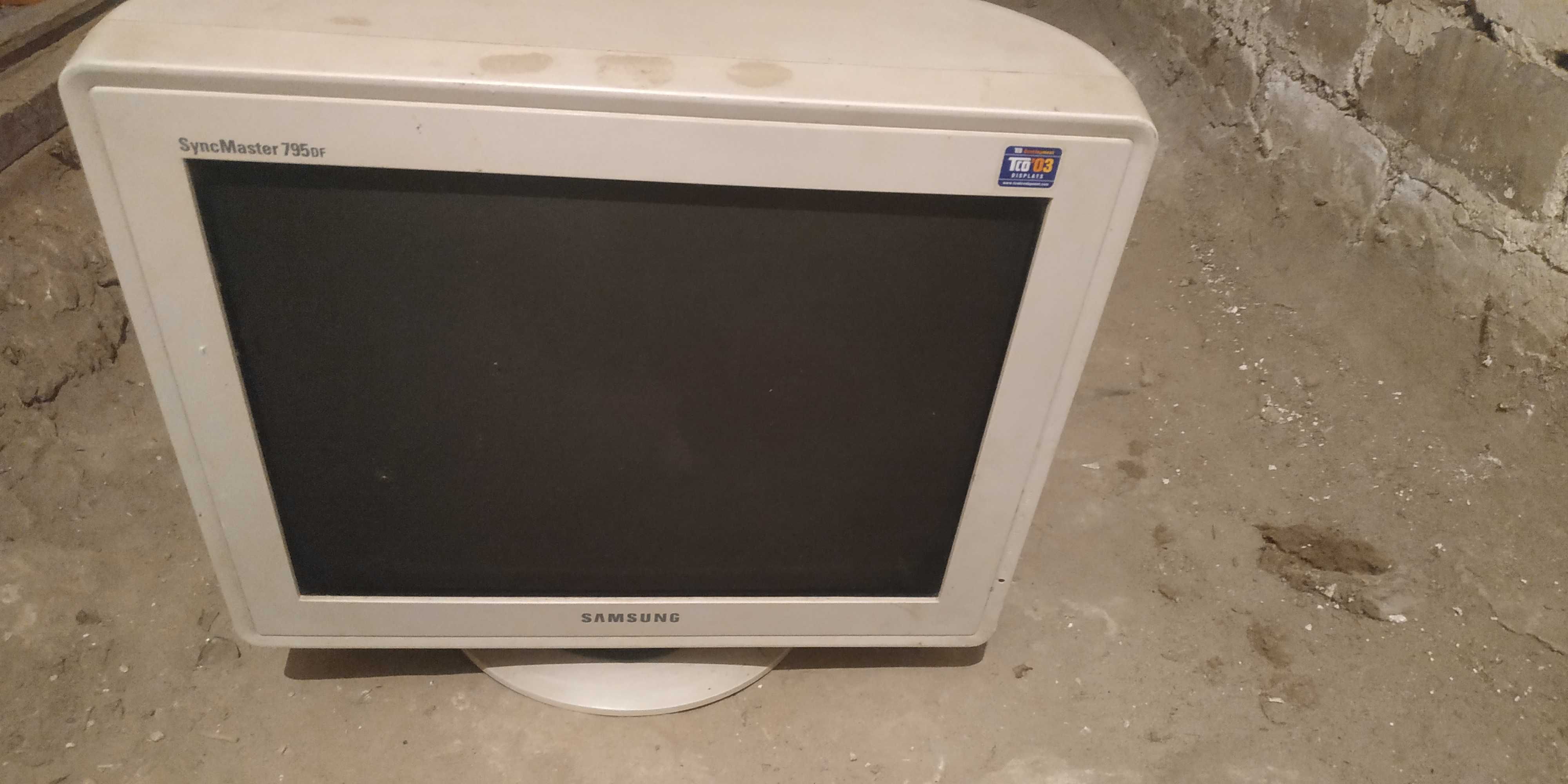 Монітори Samsung старі пузаті