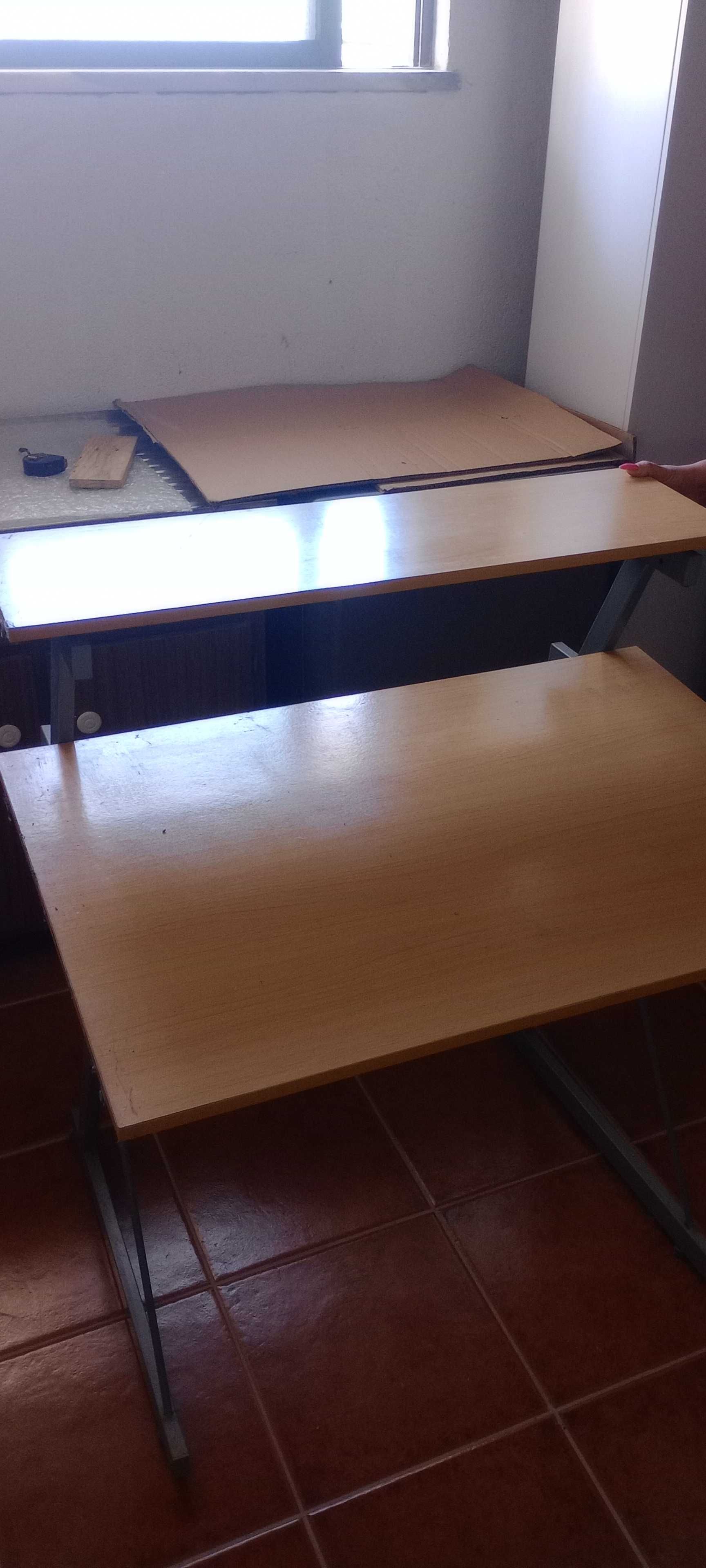 Secretária ou mesa para PC