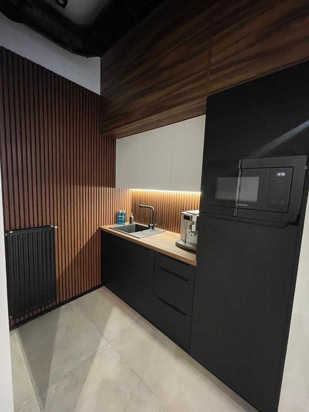 BUSINESS CENTER w centrum Tych
