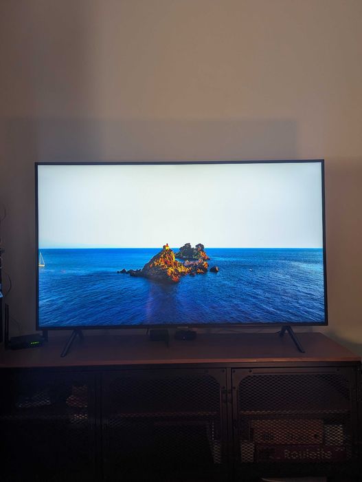 Телевізор Samsung UE55RU7172U - UHD 4K, 55 дюймів
