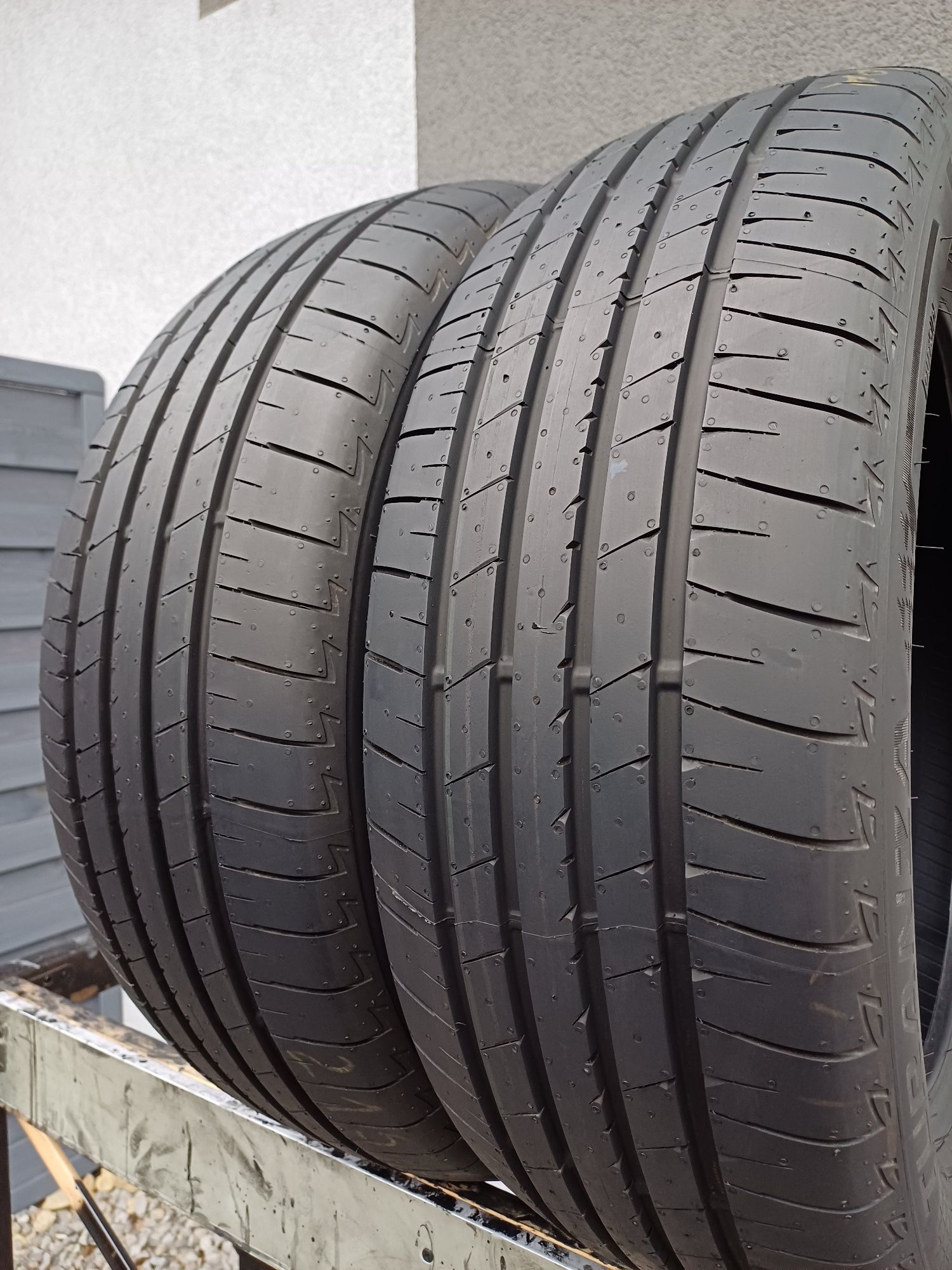 215/55/18 Sprzedam parę nowych opon letnich Bridgestone