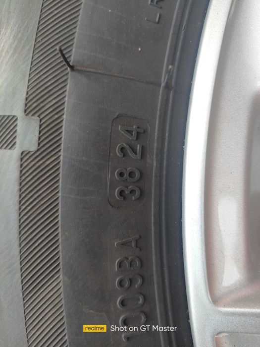 Bridgestone Blizzak W810 215/60/17 c