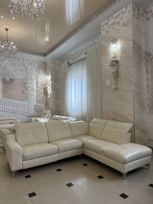 Стильний кутовий шкіряний білий диван електро реклайнер з Німеччини