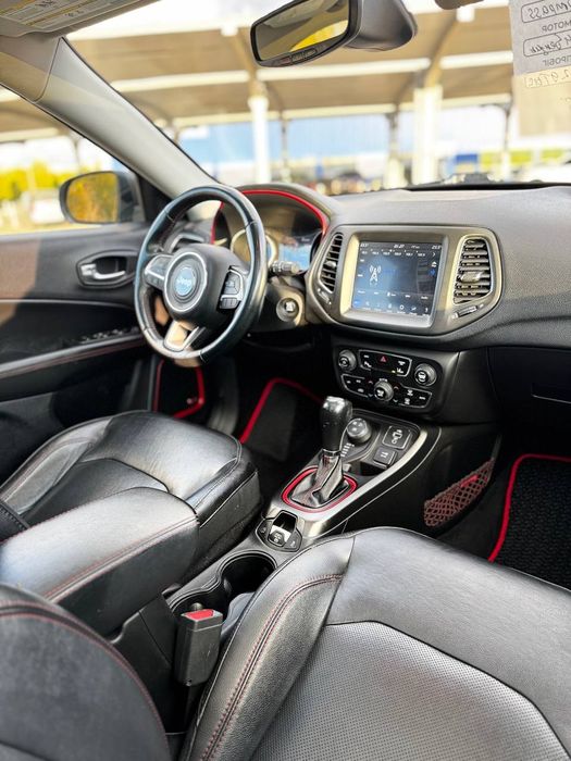 Продам Jeep Compass