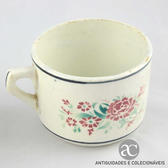 Par de chávenas almoçadeiras em faiança sem pires