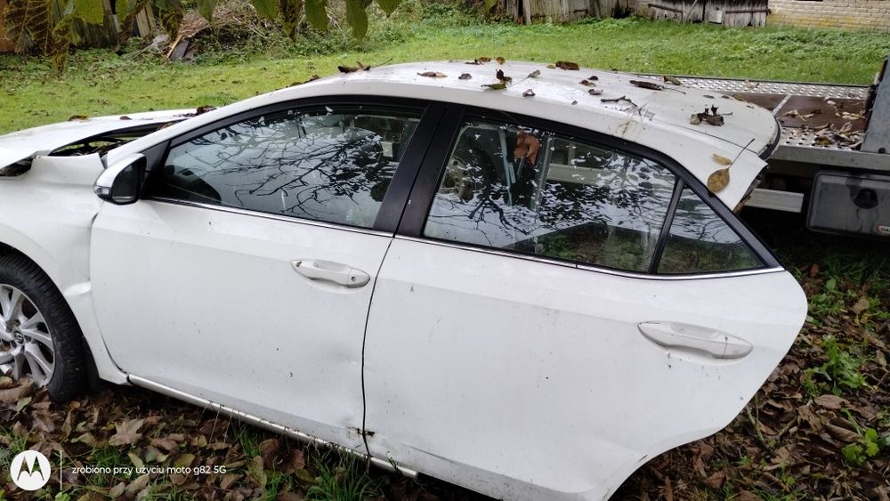 Toyota Corolla na części. Drzwi