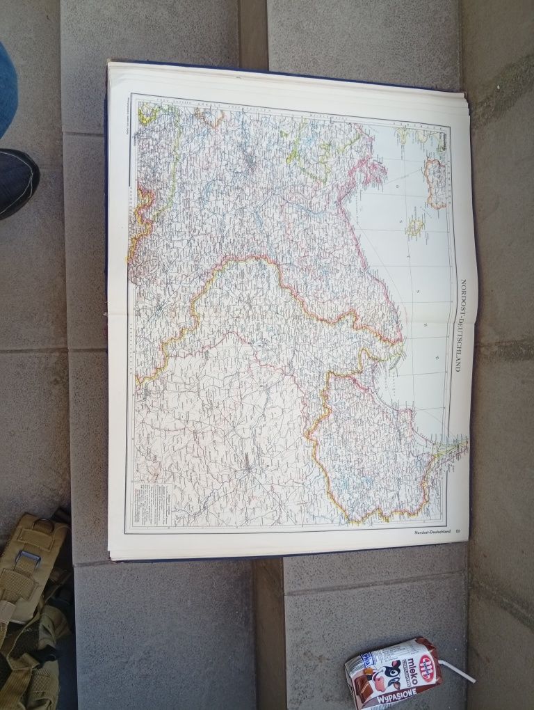 Ogromny atlas świata 100 map