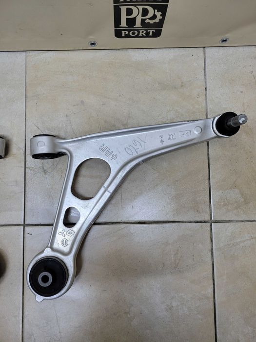 Важіль рычаг подвески передній Nissan Rogue t33 1.5 2021 2022+ 12k