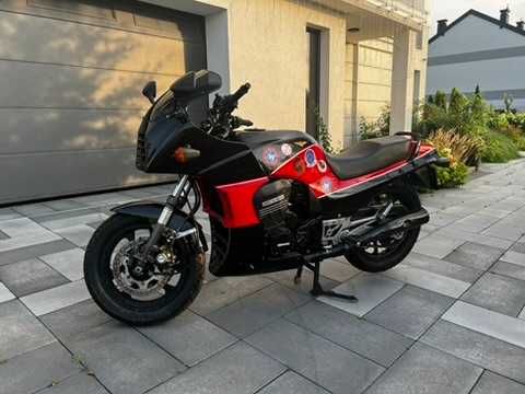 Kawasaki GPZ900R - Replika motoru z Top Gun