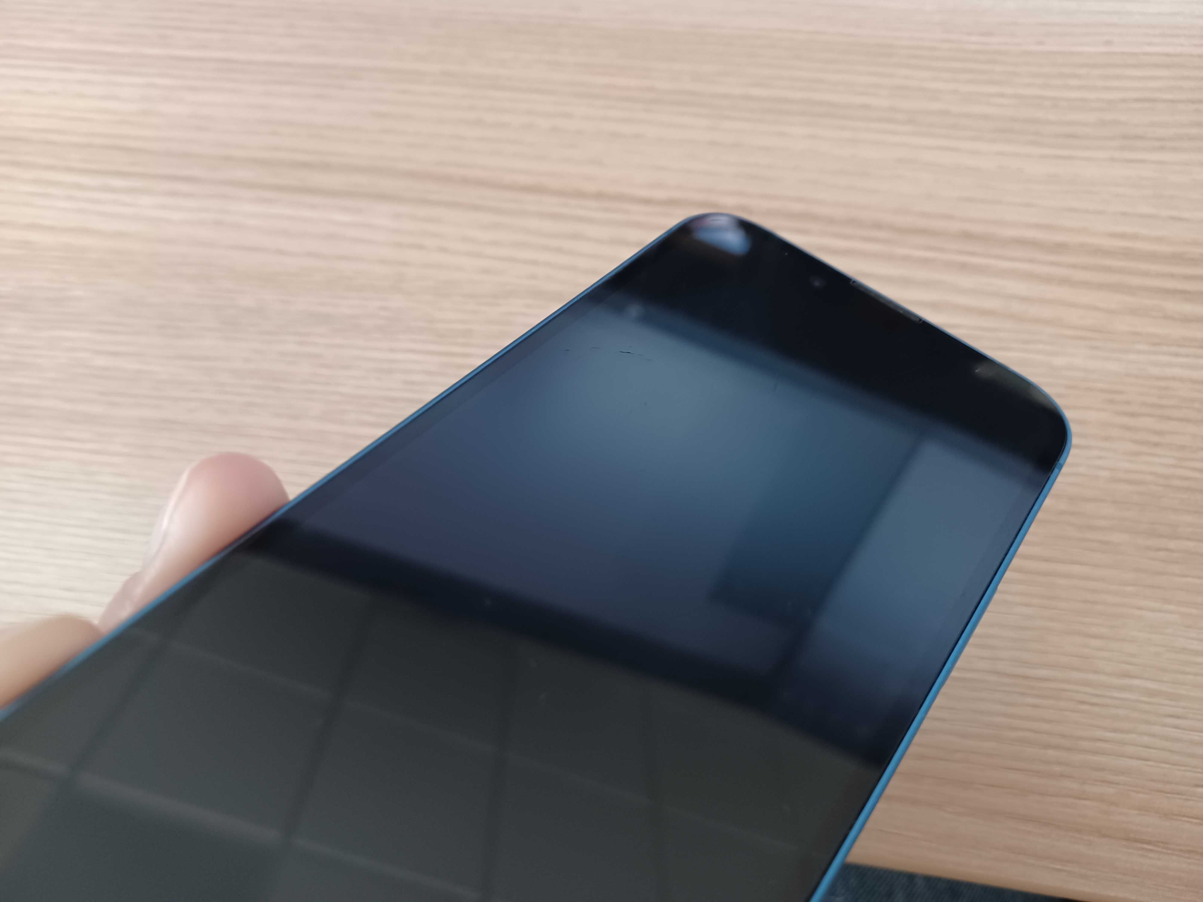 iPhone 13 mini niebieski, nie działa WIFI i bluetooth, bateria 85%