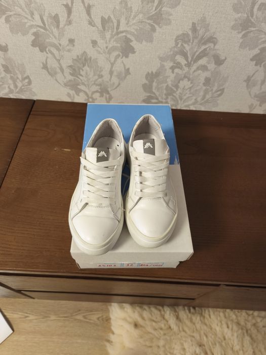 Продам дитяче взуття в чудовому стані