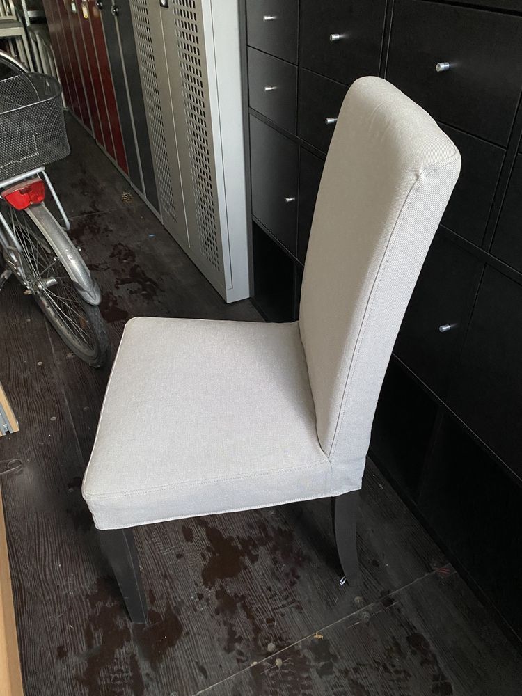 Krzesło Henriksdal, Ikea, szary i czarny pokrowiec
