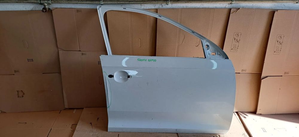 Skoda Rapid prawe drzwi przednie przód