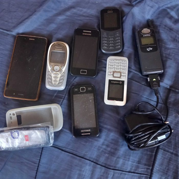 Conjunto de telemóveis varios