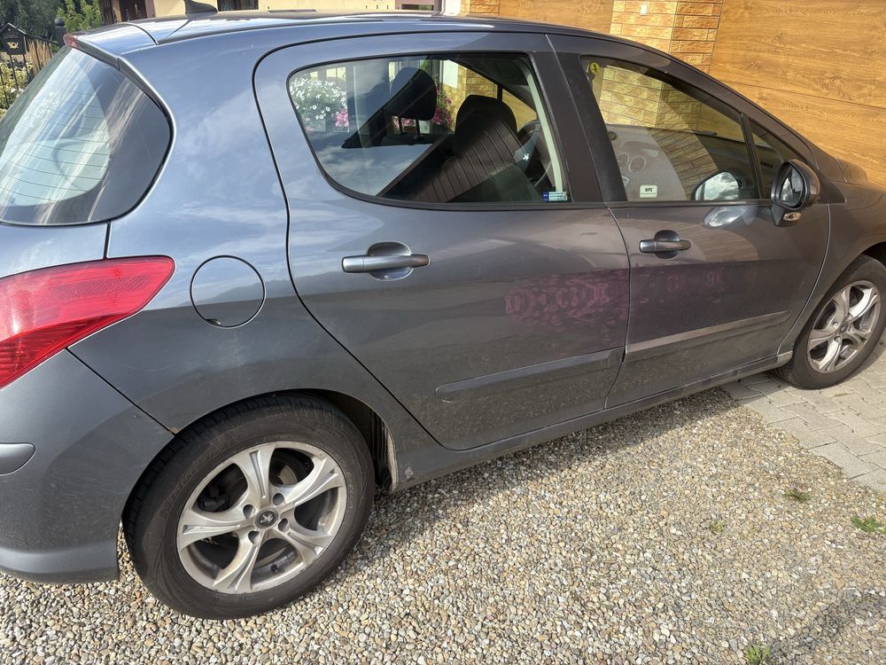 Sprzedam samochód osobowy marki Peugeot