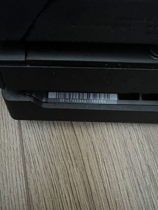 Playstation 4 Pro 1ТБ в гарному стані 2 оригинальні джойстики
