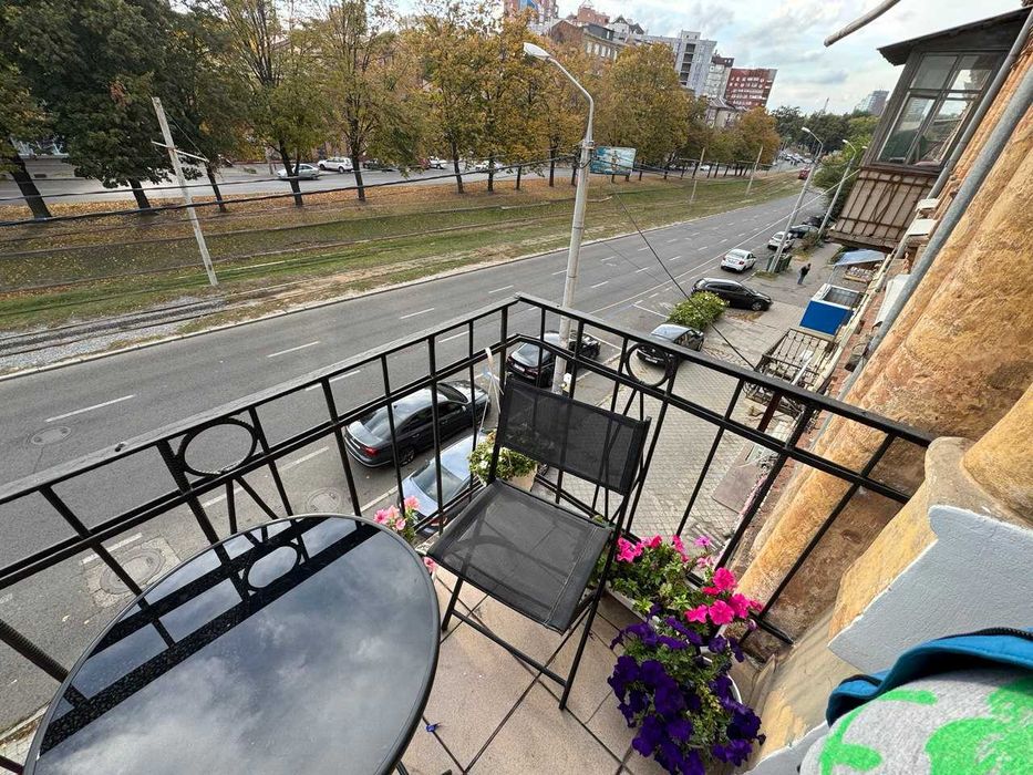 Власник. Великий кабінет 21 м² у центрі з водою і балконом