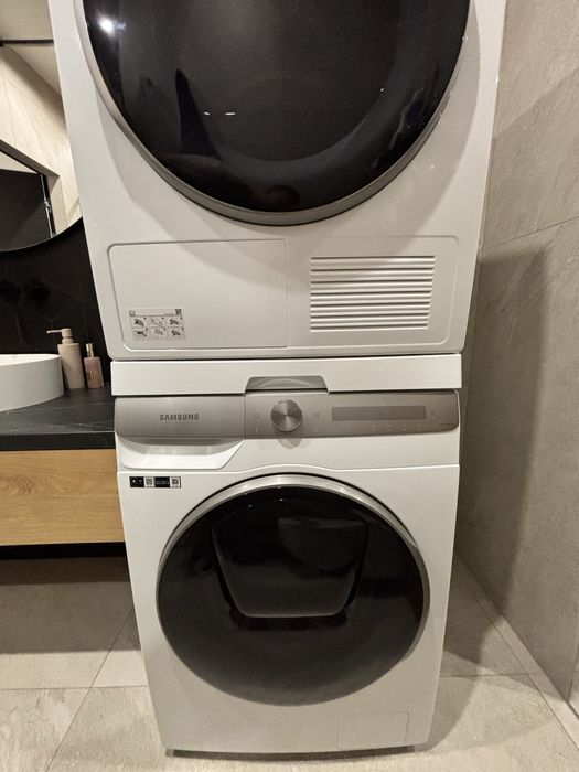 Sprzedam Suszarkę SAMSUNG z oryginalnym łacznikiem- stan idealny.