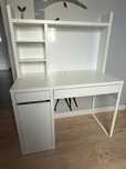Biurko Ikea Micke z nadstawka