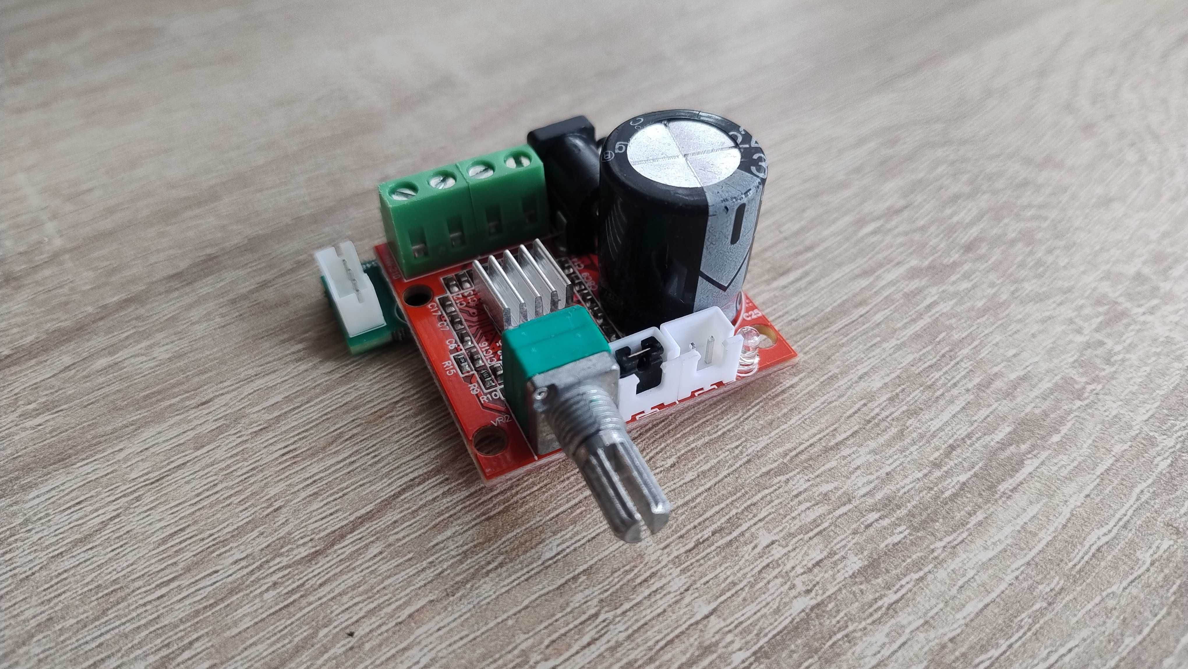 Prosty wzmacniacz audio stereo