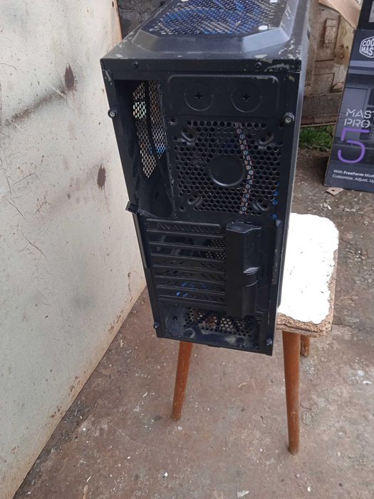 Продам корпус комп'ютера з кулєрами.
