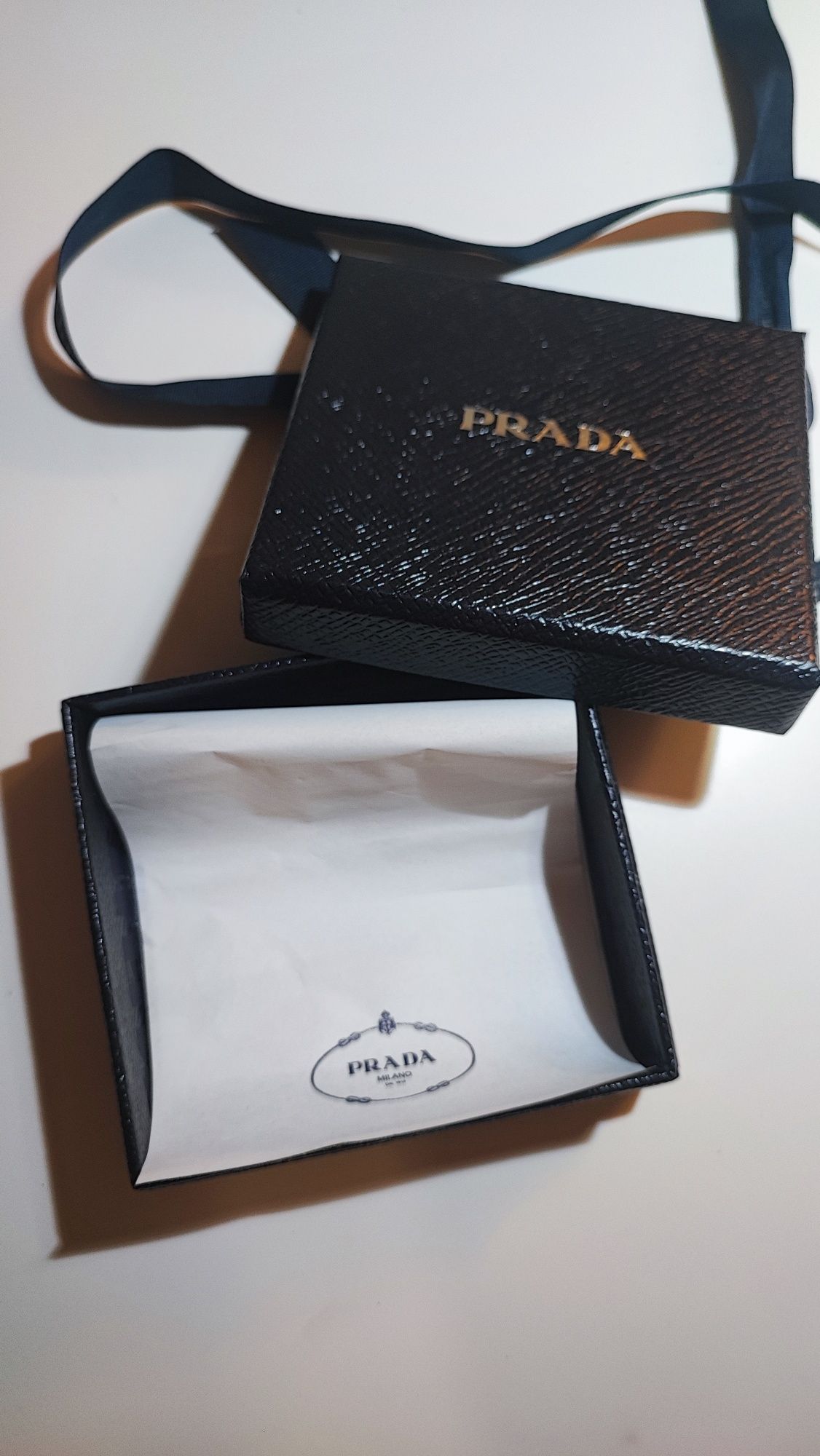 Pudełko Prada prezent portfel kartonik