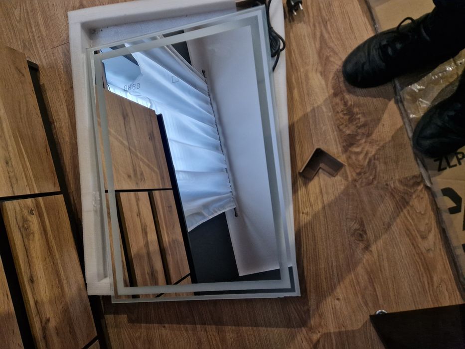 Lustro z podświetleniem 50cmx70cm