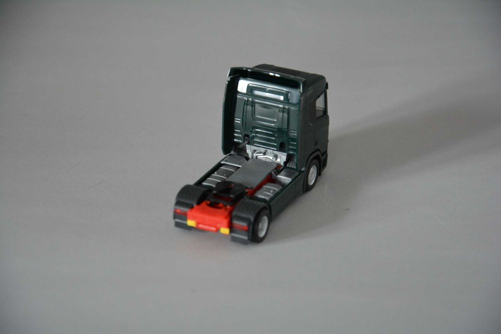 1:87 (H0) Herpa 307642 - Scania CR ND - dark green