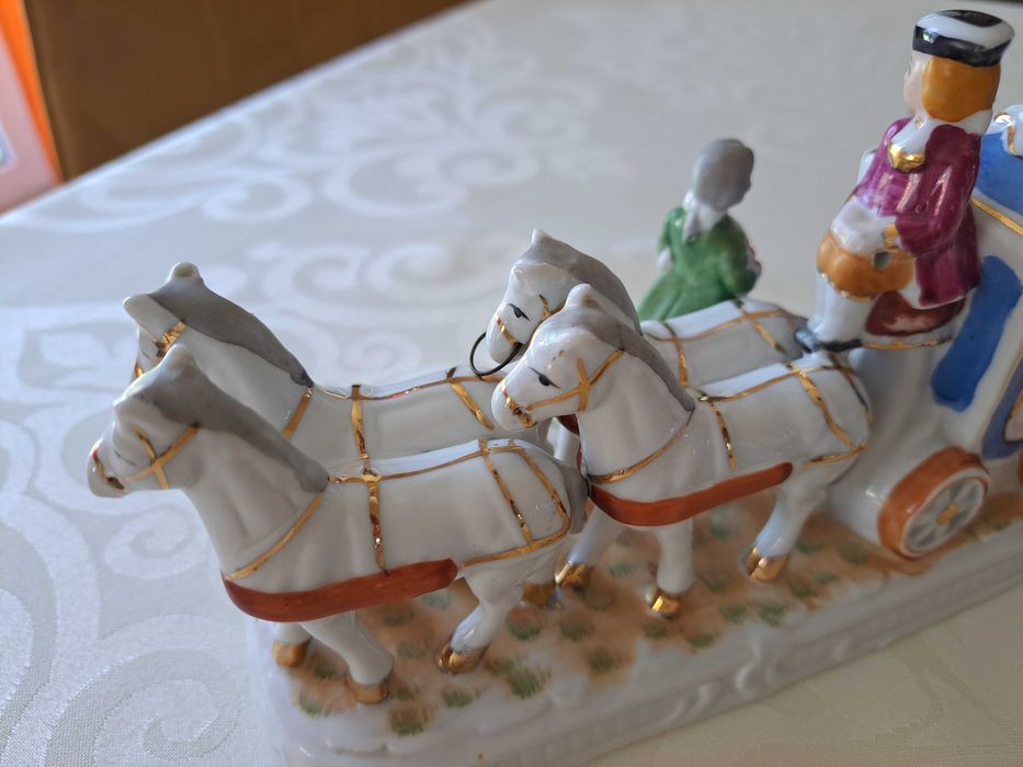 Figurka porcelana powóz karoca