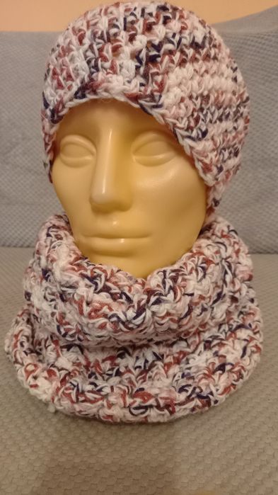 Czapka plus komin . Ręczna praca.