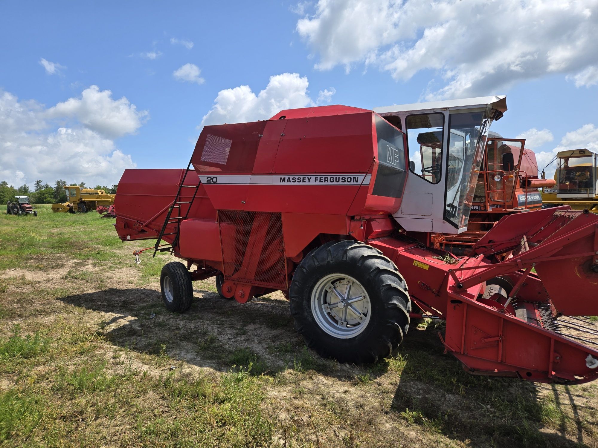 Kombajn  zbożowy Massey Ferguson 20 / 16 / Sampo 680 / Dominator 48