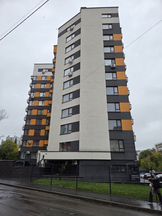 Продаж квартири поблизу центру ( від власника)