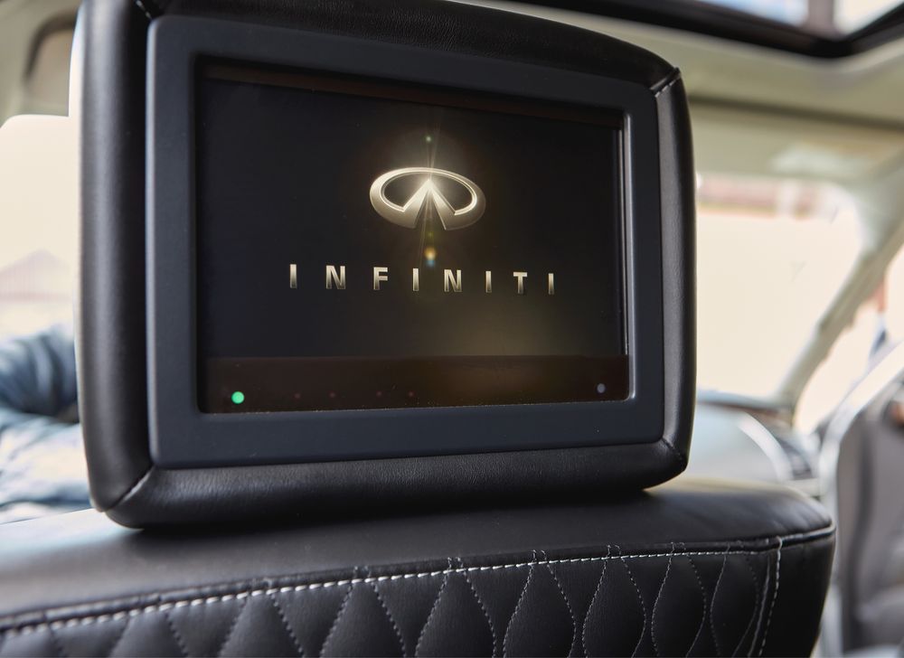 Автомобиль Infiniti QX80